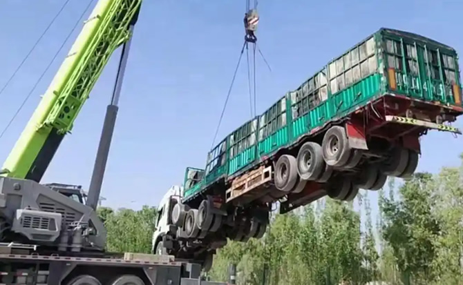 建水道路脱困救援案例
